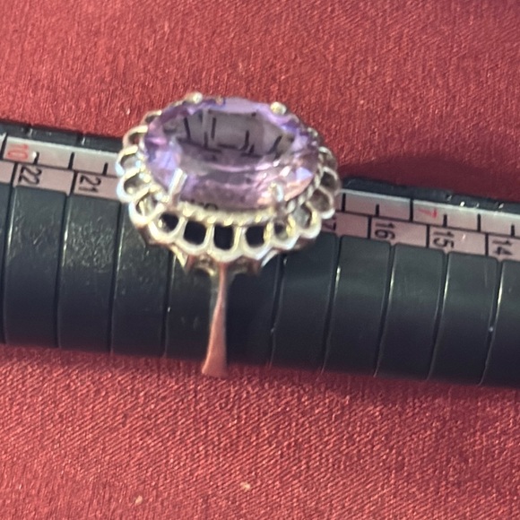 Elegant Purple Gemstone Ring - Picture 2 of 9